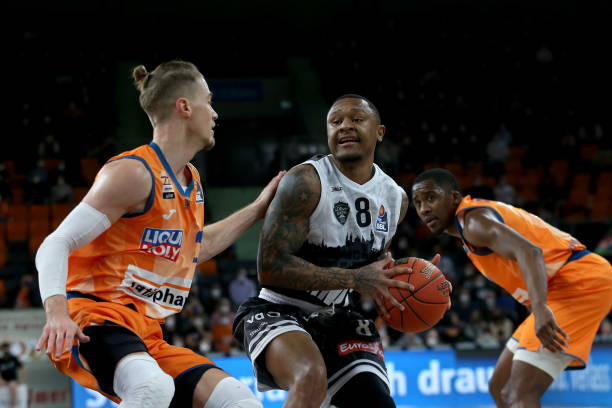 并擅长利用 并擅长利用