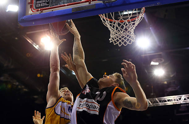 潘英国站轮 潘英国站轮