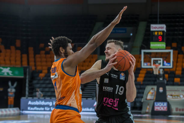 在赛季初曾 在赛季初曾